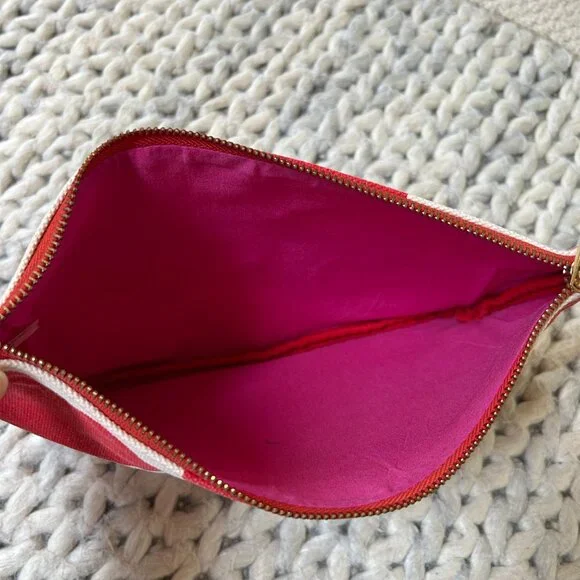Lilibridge Heart Clutch or Pouch, Gently Pre-Loved MSRP $46 - Picture 4 of 4